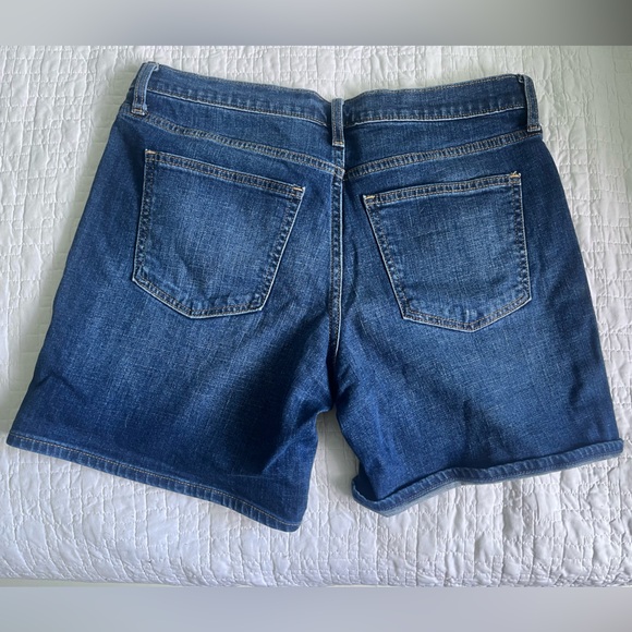 GAP mid rise shorts - Picture 2 of 3